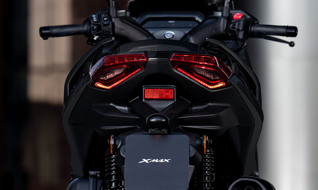 yamaha_xmax_2025-1